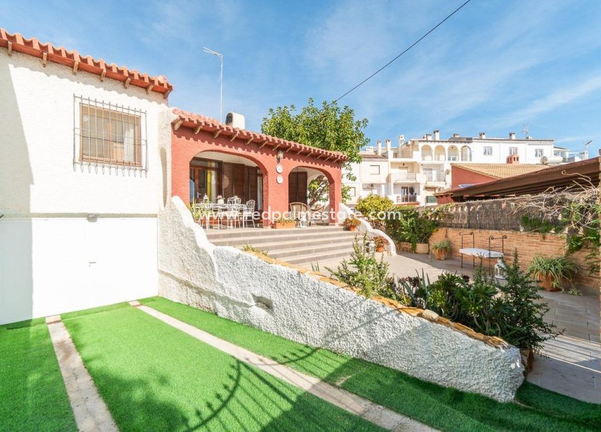 Herverkoop - Villa -
Orihuela Costa - Punta Prima