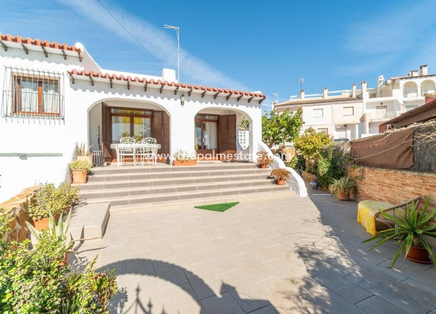 Herverkoop - Villa -
Orihuela Costa - Punta Prima