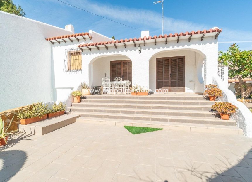 Herverkoop - Villa -
Orihuela Costa - Punta Prima