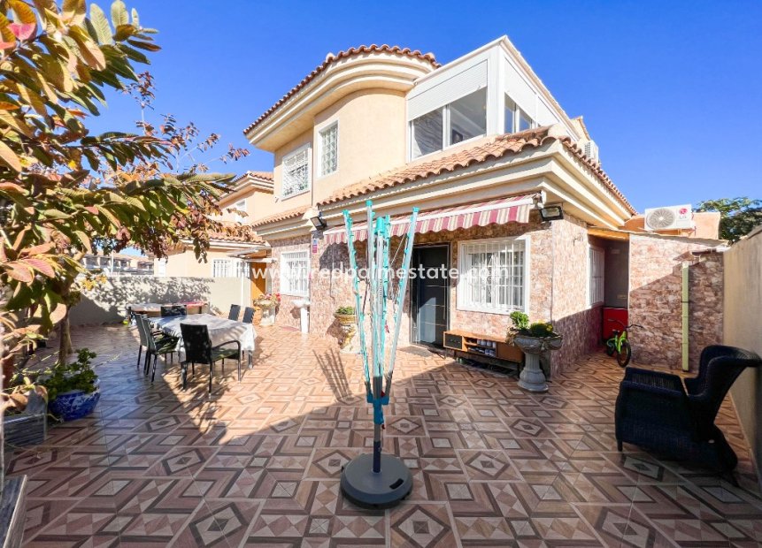 Herverkoop - Villa -
Orihuela Costa - Punta Prima