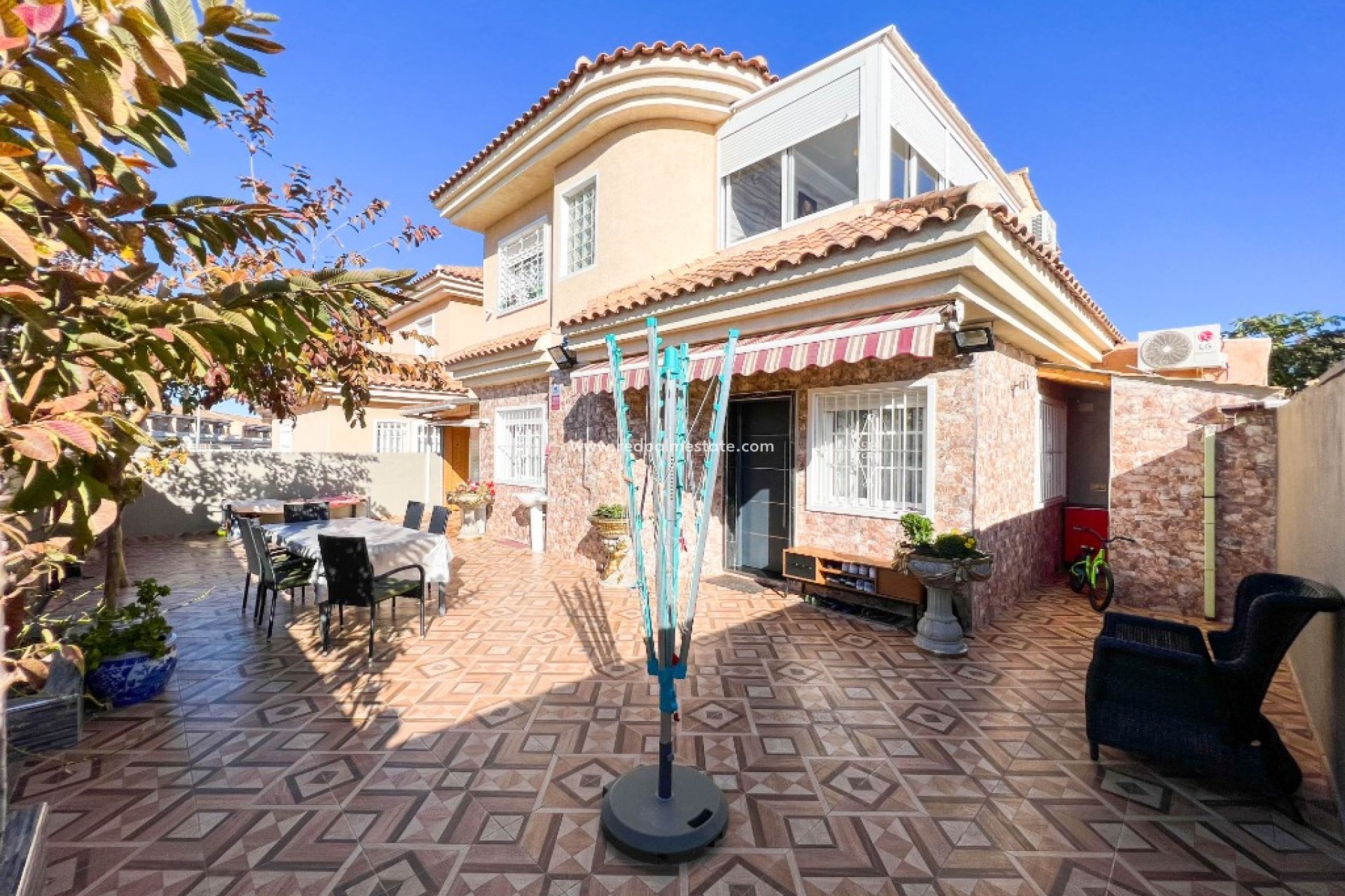 Herverkoop - Villa -
Orihuela Costa - Punta Prima