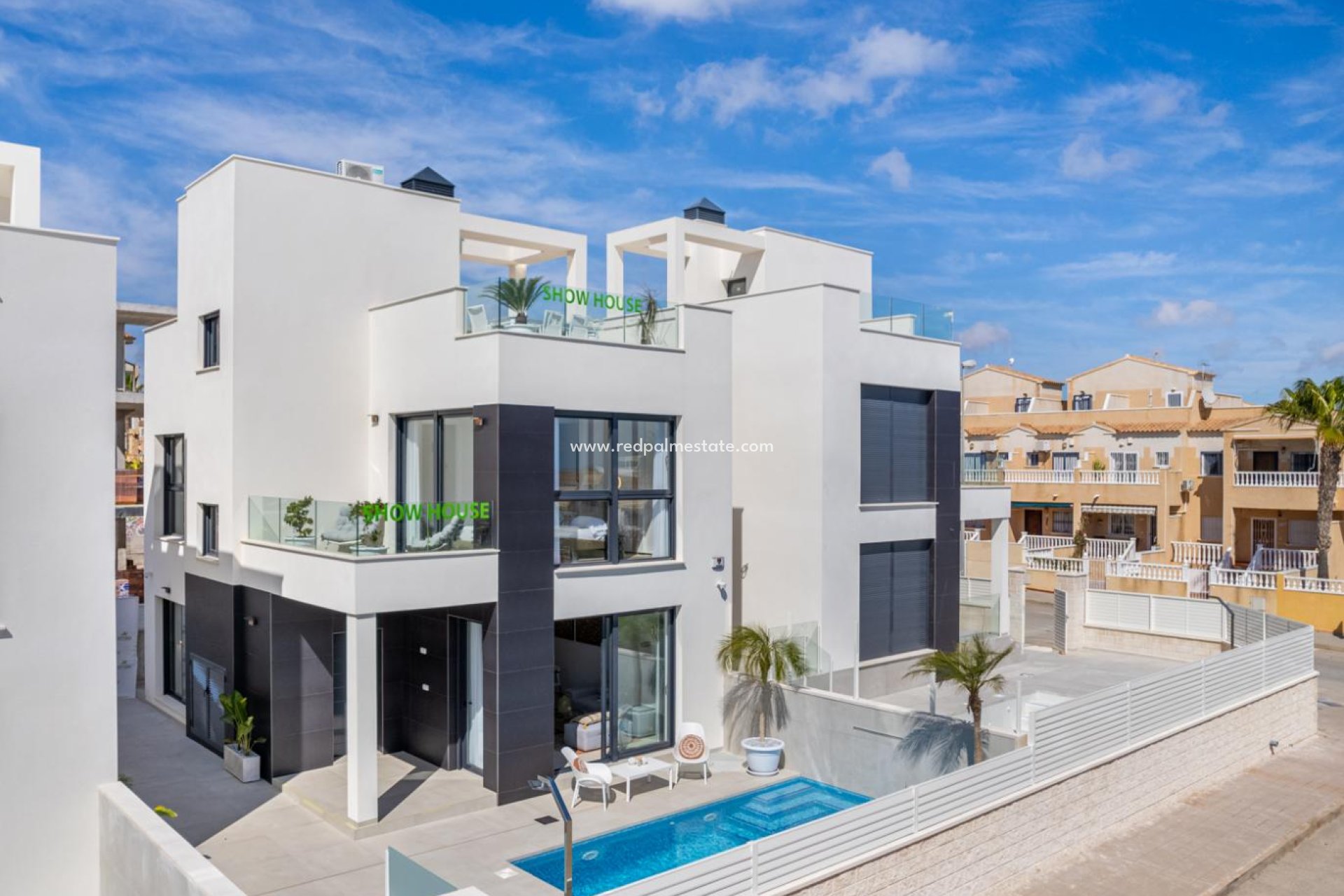 Herverkoop - Villa -
Orihuela Costa - Punta Prima