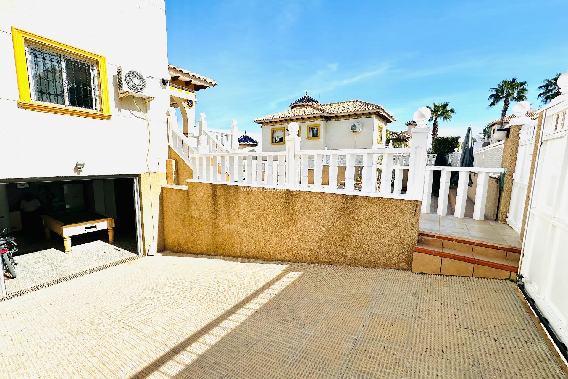 Herverkoop - Villa -
Orihuela Costa - Villamartín