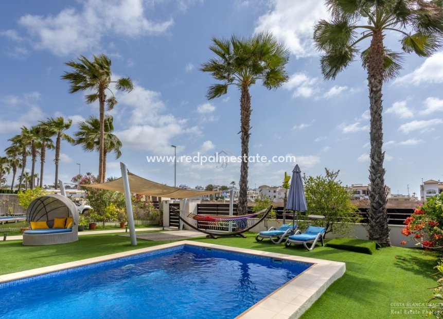 Herverkoop - Villa -
Orihuela Costa - Vistabella Golf