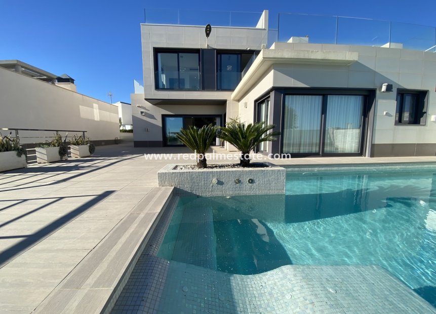 Herverkoop - Villa -
San Miguel de Salinas - Inland