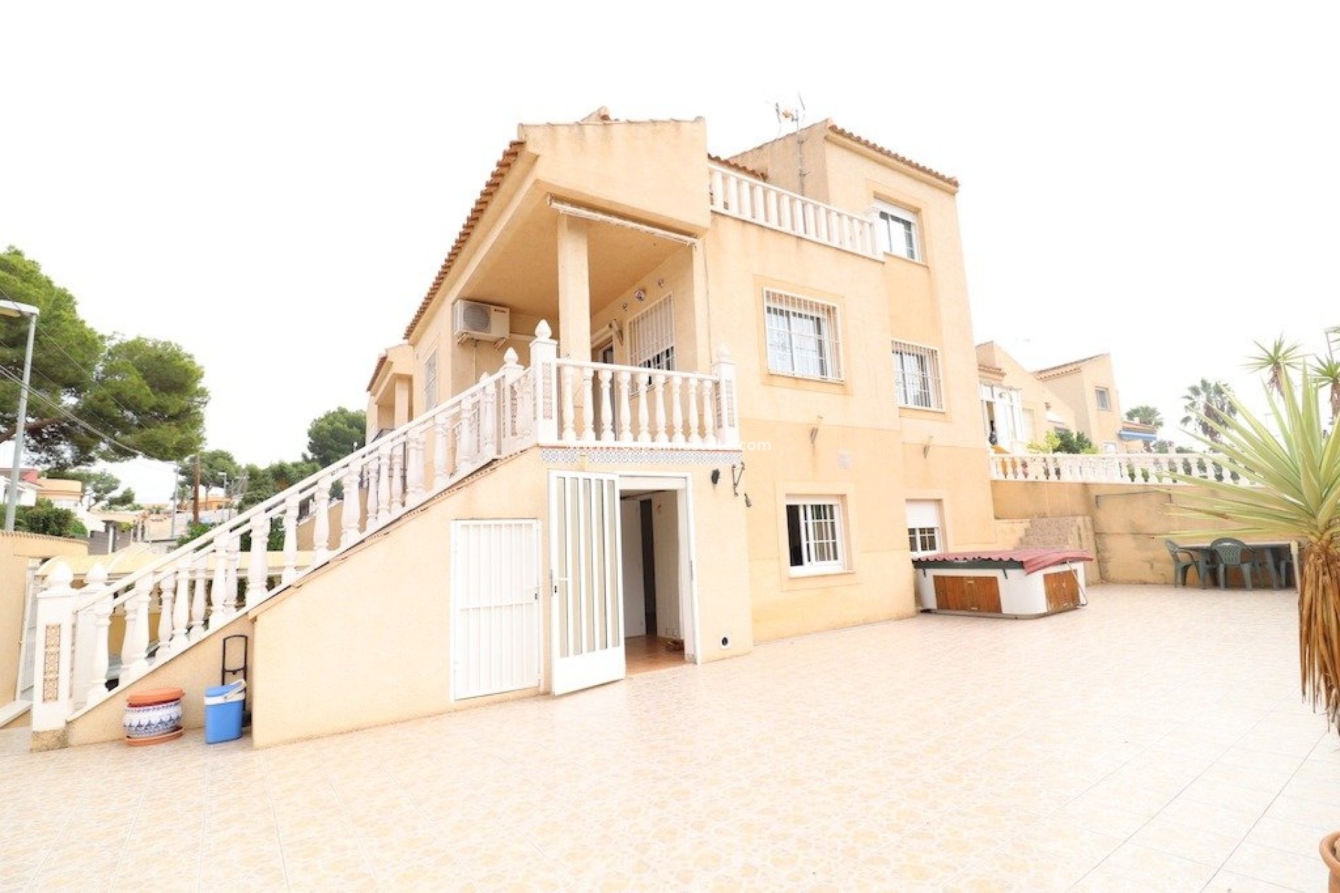 Herverkoop - Villa -
Torrevieja - Costa Blanca