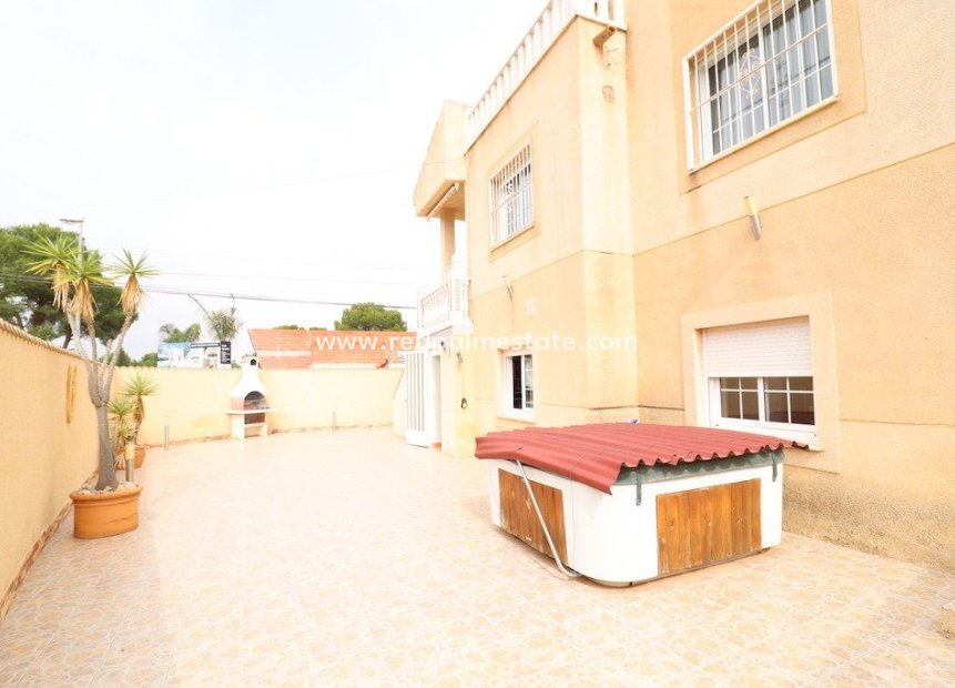 Herverkoop - Villa -
Torrevieja - Costa Blanca