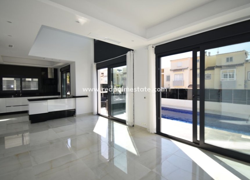 Herverkoop - Villa -
Torrevieja - Costa Blanca