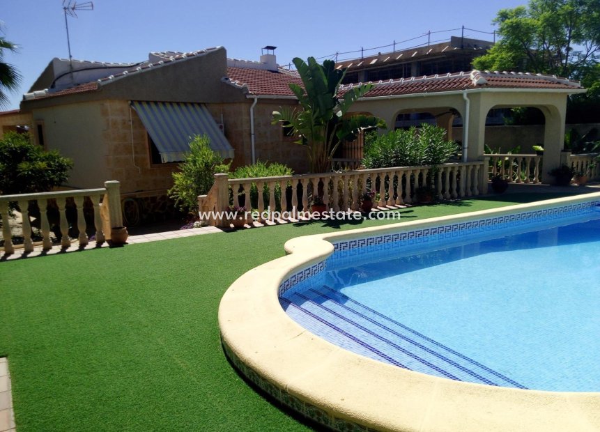 Herverkoop - Villa -
Torrevieja - Eliseos playa