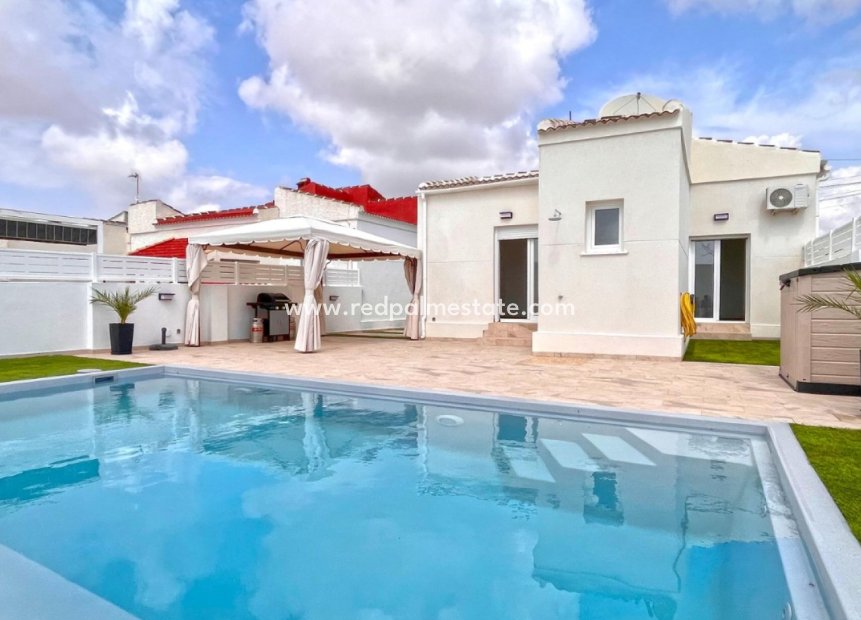 Herverkoop - Villa -
Torrevieja - La Siesta - El Salado -  Torreta