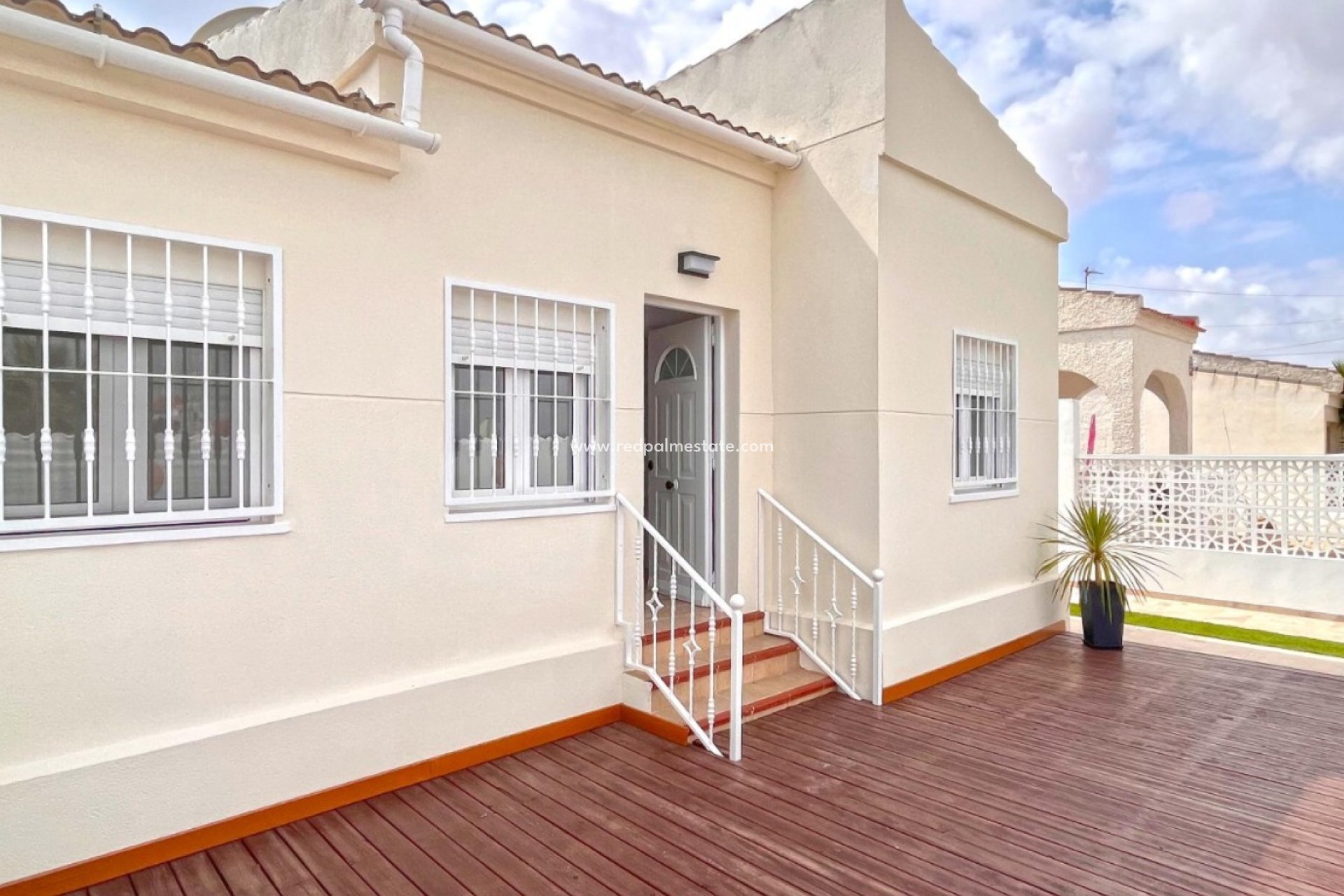 Herverkoop - Villa -
Torrevieja - La Siesta - El Salado -  Torreta