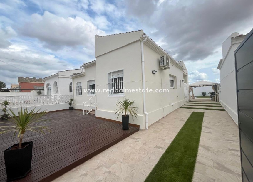 Herverkoop - Villa -
Torrevieja - La Siesta - El Salado -  Torreta