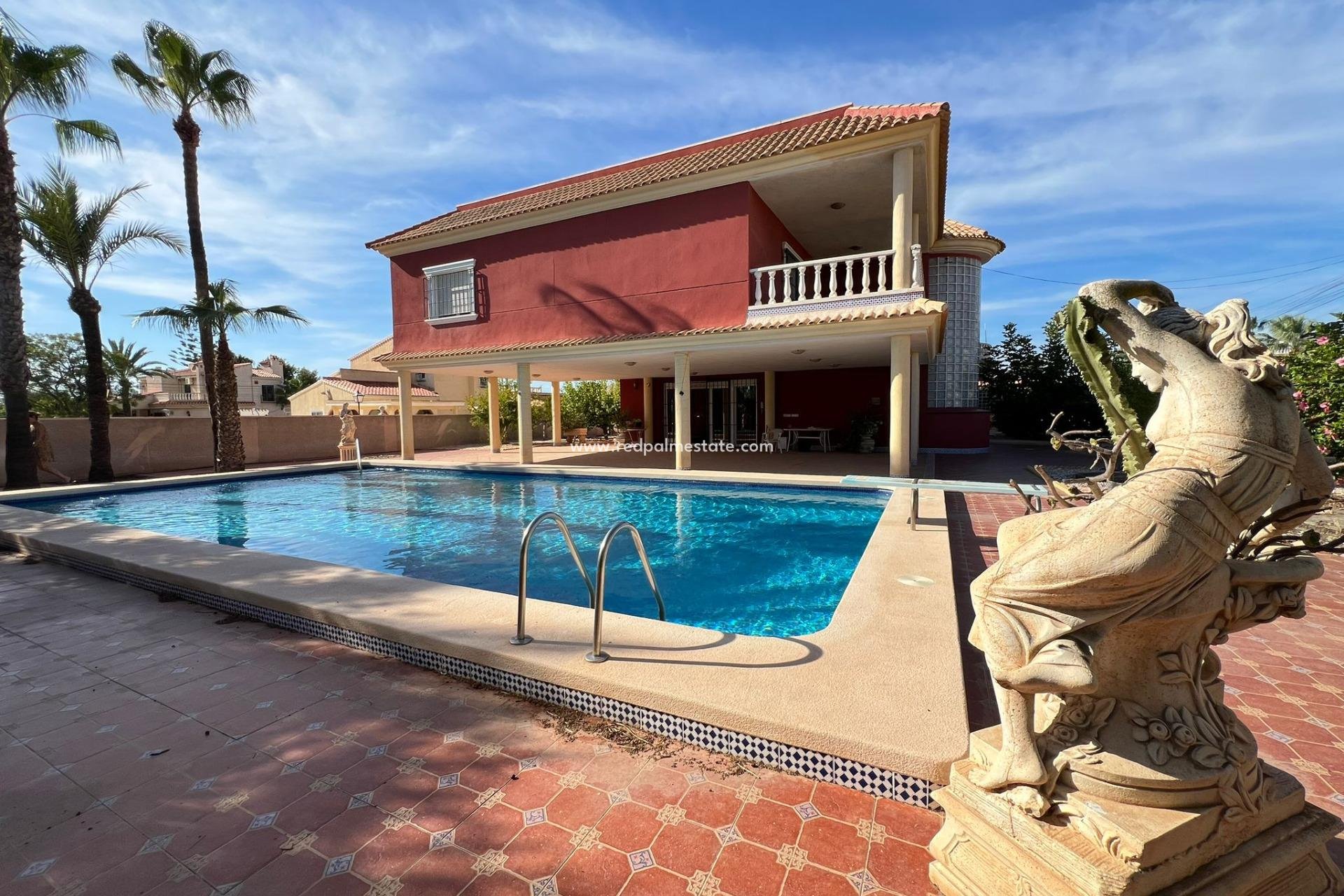 Herverkoop - Villa -
Torrevieja - La Siesta - El Salado -  Torreta