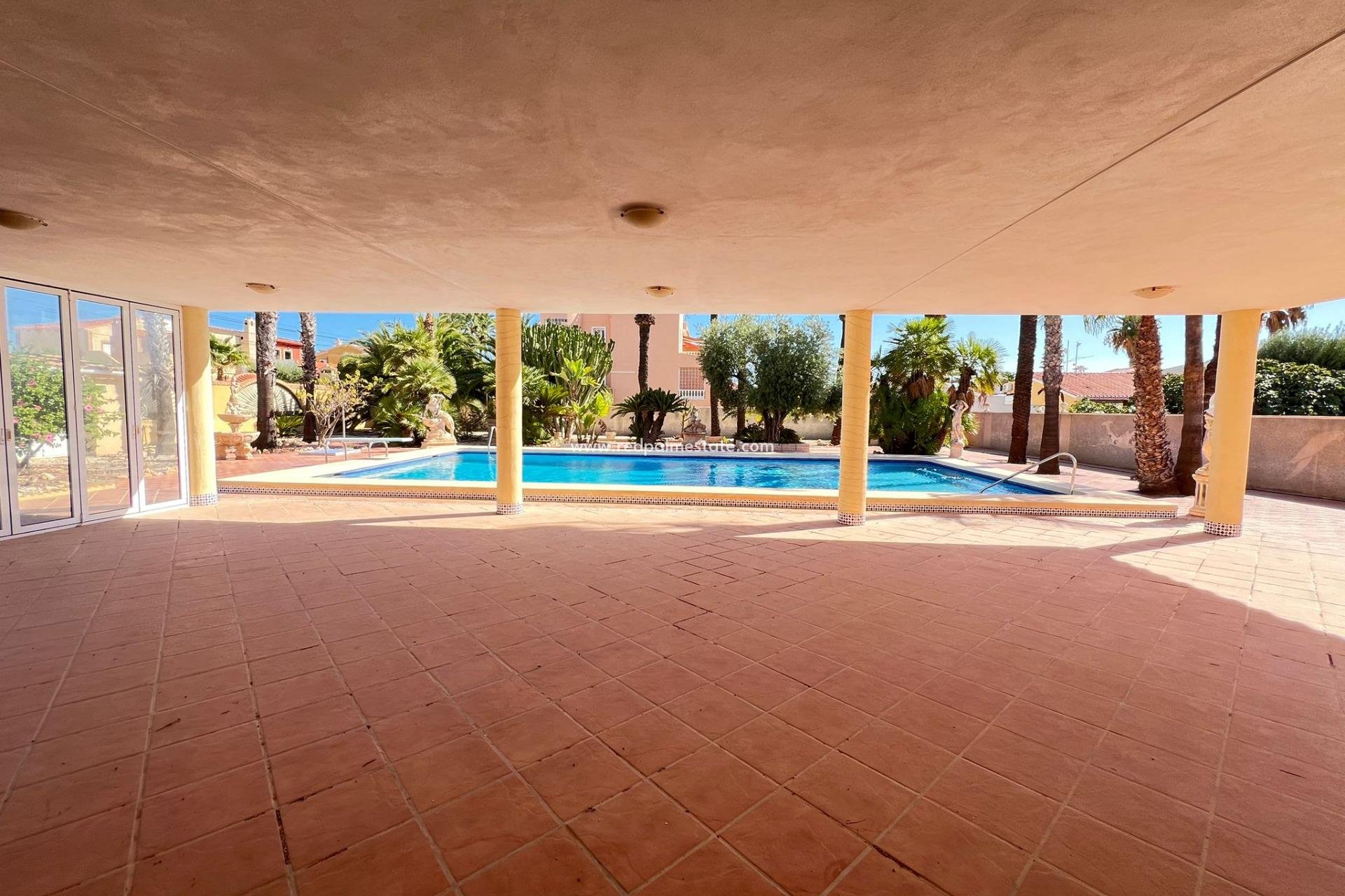 Herverkoop - Villa -
Torrevieja - La Siesta - El Salado -  Torreta