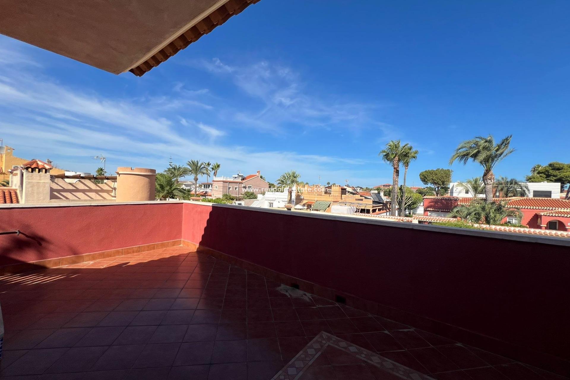 Herverkoop - Villa -
Torrevieja - La Siesta - El Salado -  Torreta