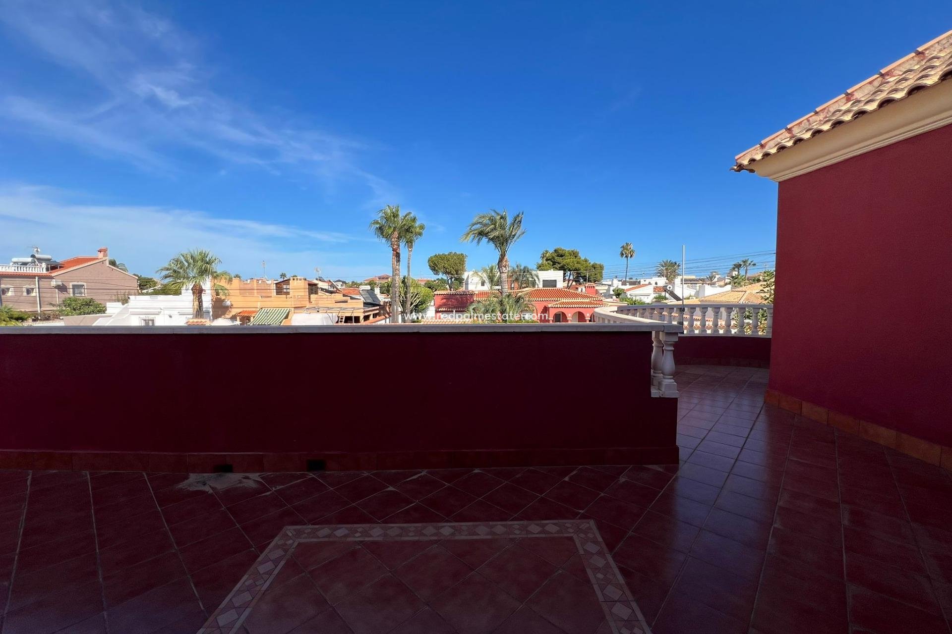 Herverkoop - Villa -
Torrevieja - La Siesta - El Salado -  Torreta