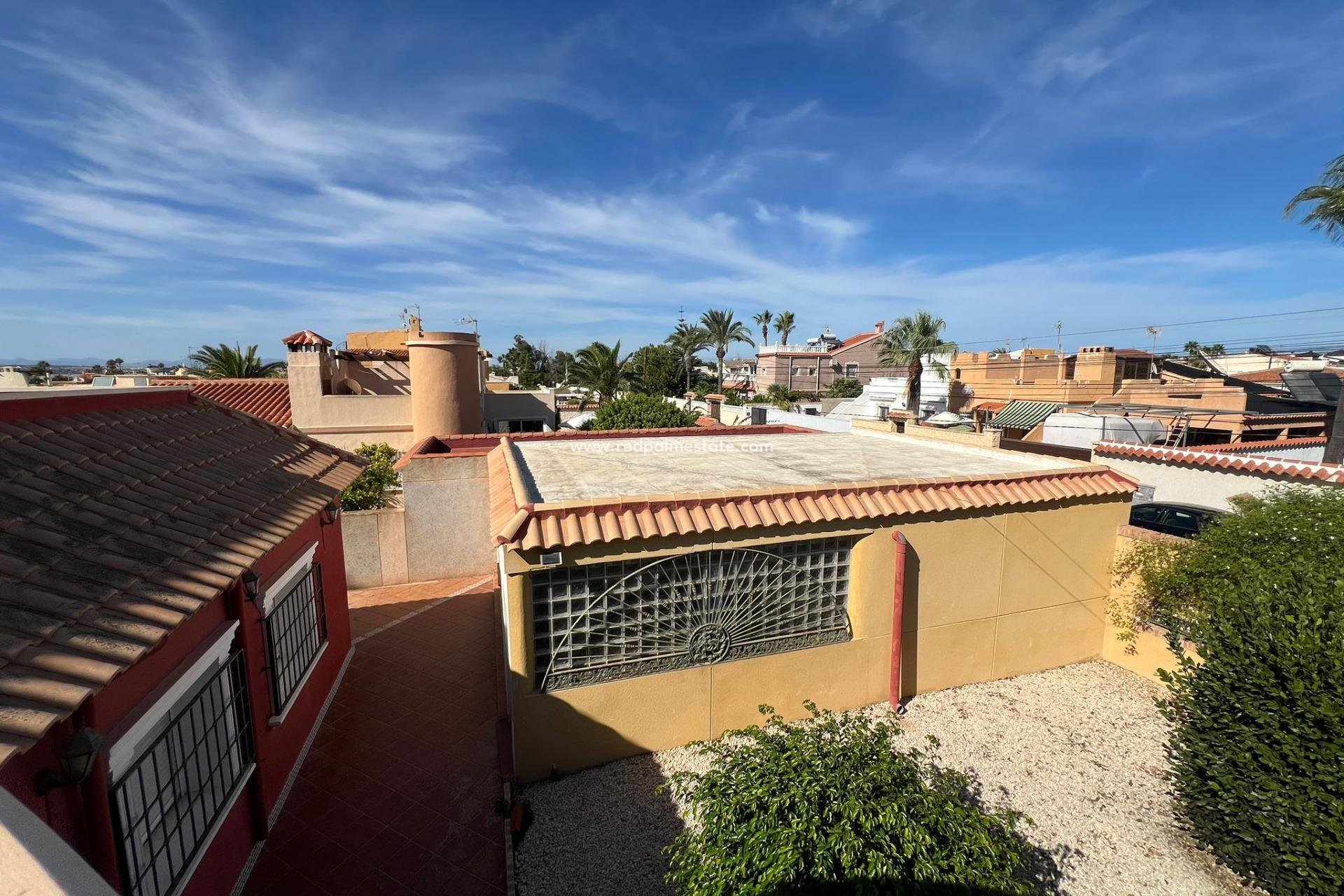 Herverkoop - Villa -
Torrevieja - La Siesta - El Salado -  Torreta