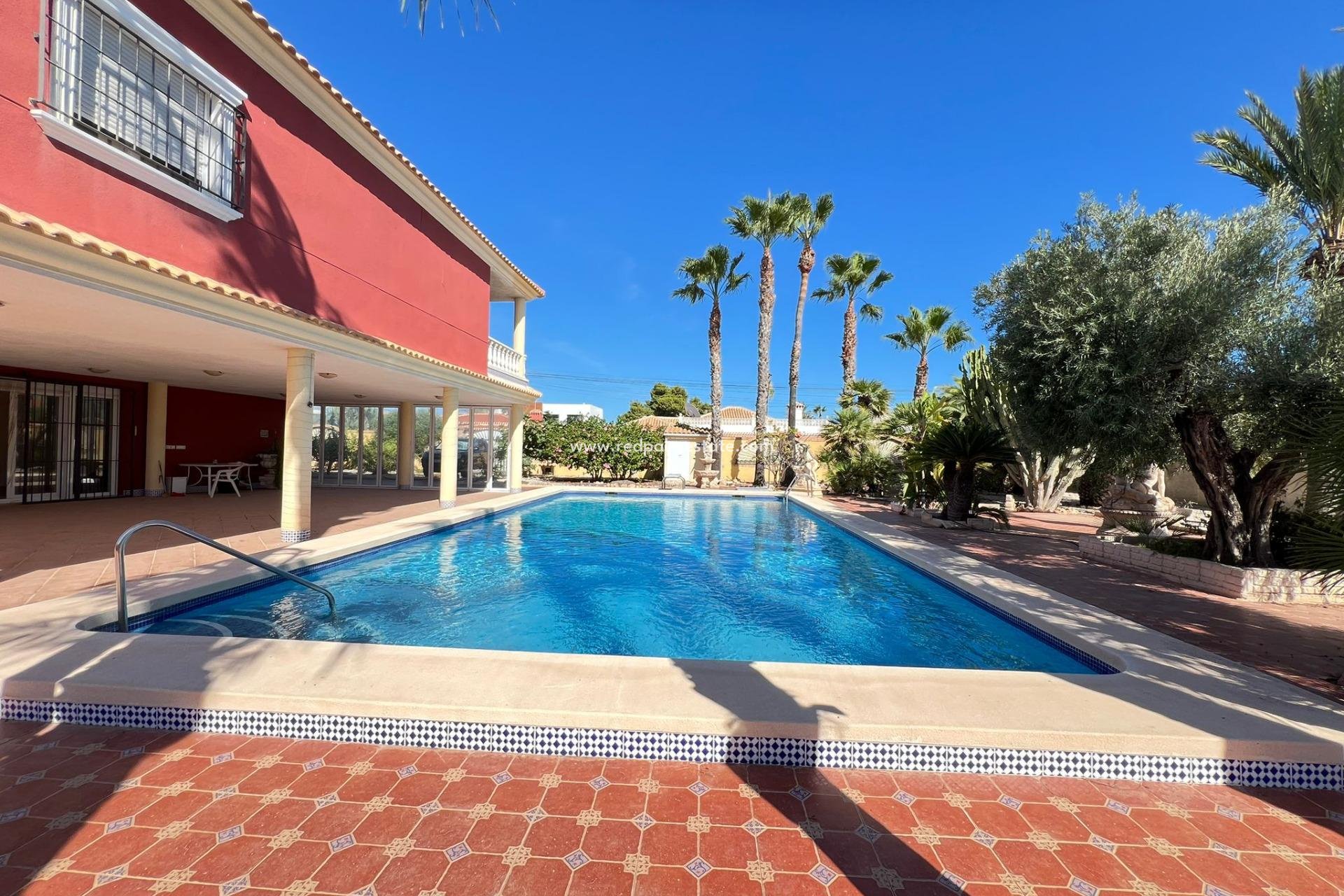 Herverkoop - Villa -
Torrevieja - La Siesta - El Salado -  Torreta