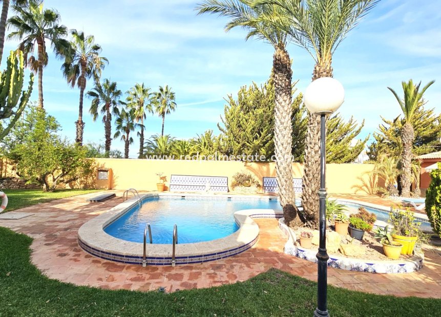 Herverkoop - Villa -
Torrevieja - La Siesta - El Salado -  Torreta