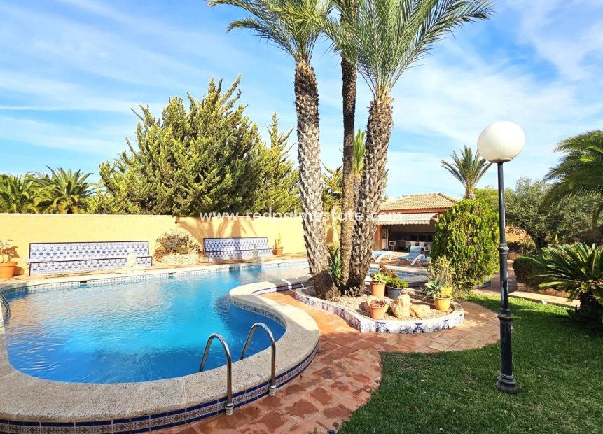 Herverkoop - Villa -
Torrevieja - La Siesta - El Salado -  Torreta