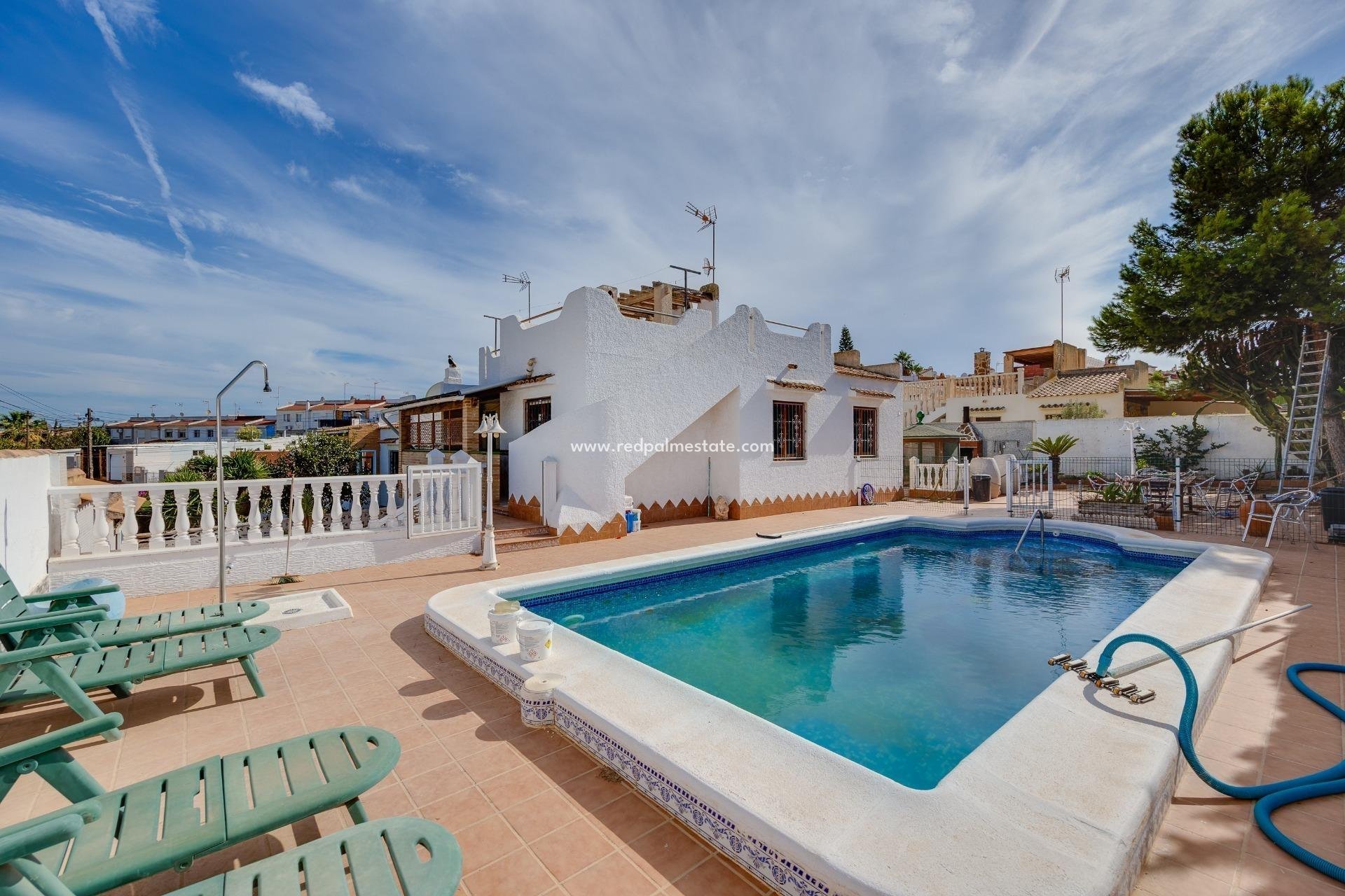 Herverkoop - Villa -
Torrevieja - La Siesta - El Salado - Torreta