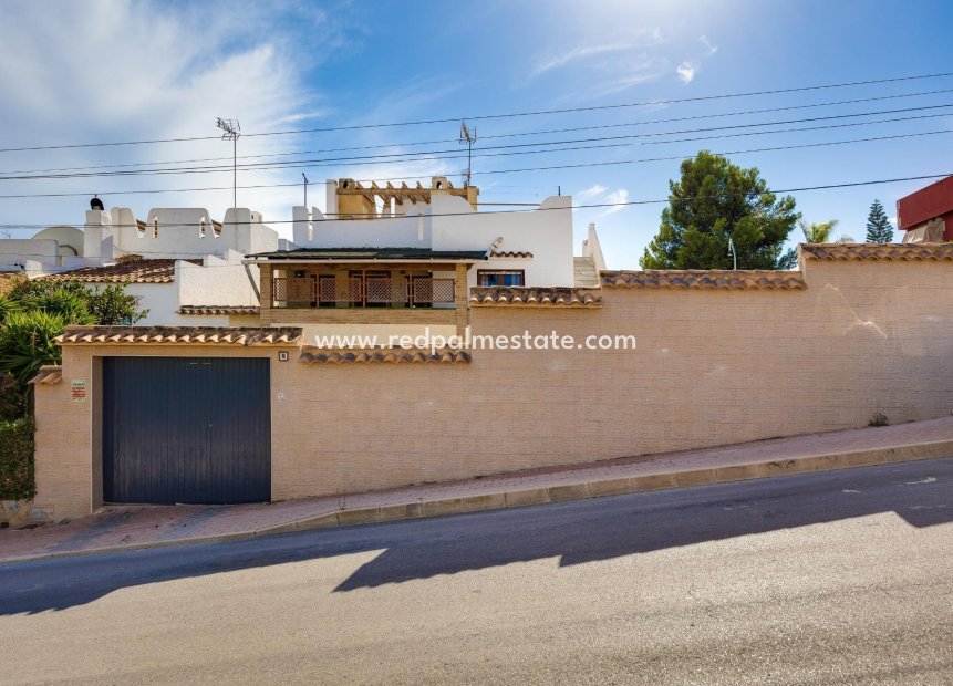 Herverkoop - Villa -
Torrevieja - La Siesta - El Salado - Torreta