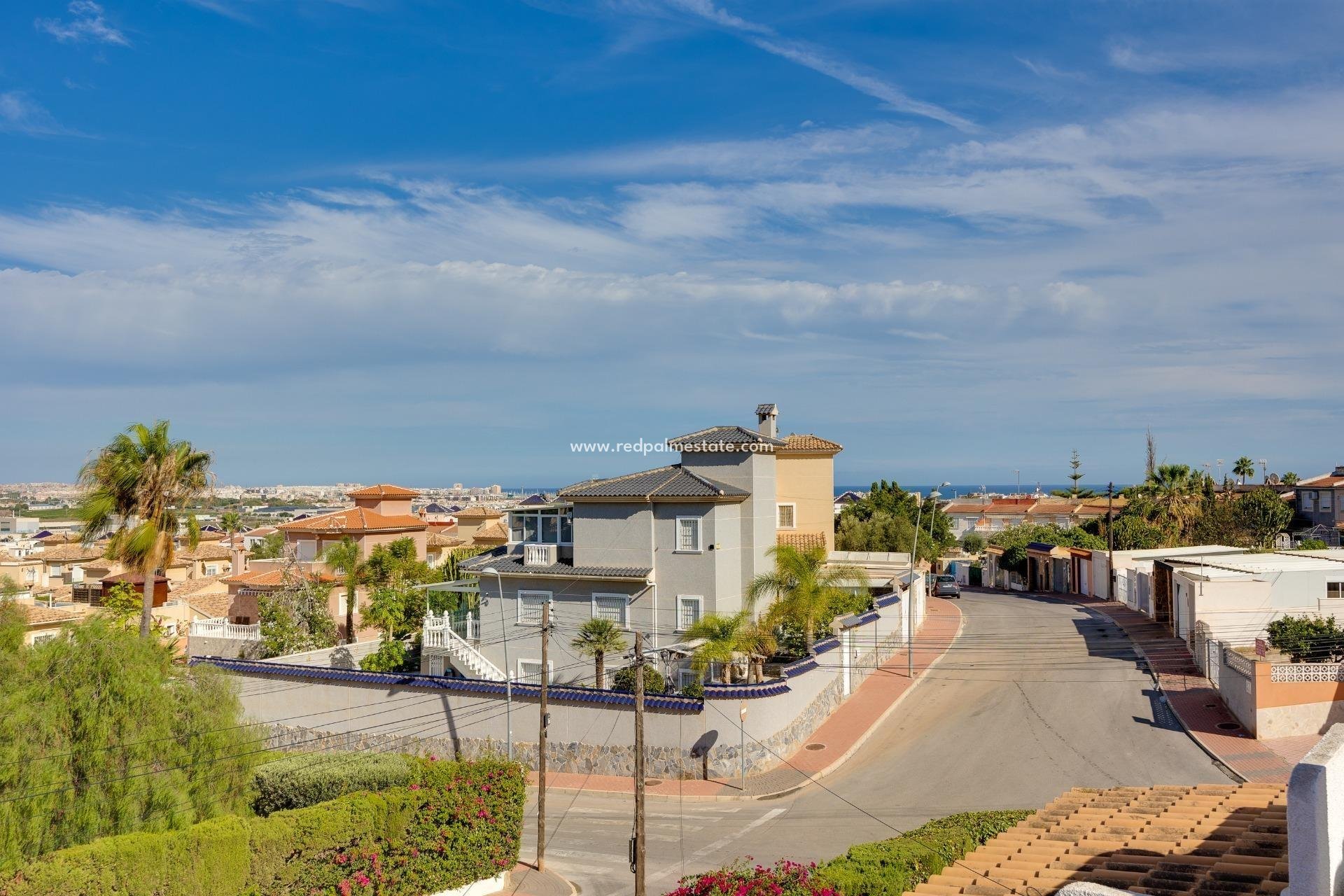 Herverkoop - Villa -
Torrevieja - La Siesta - El Salado - Torreta