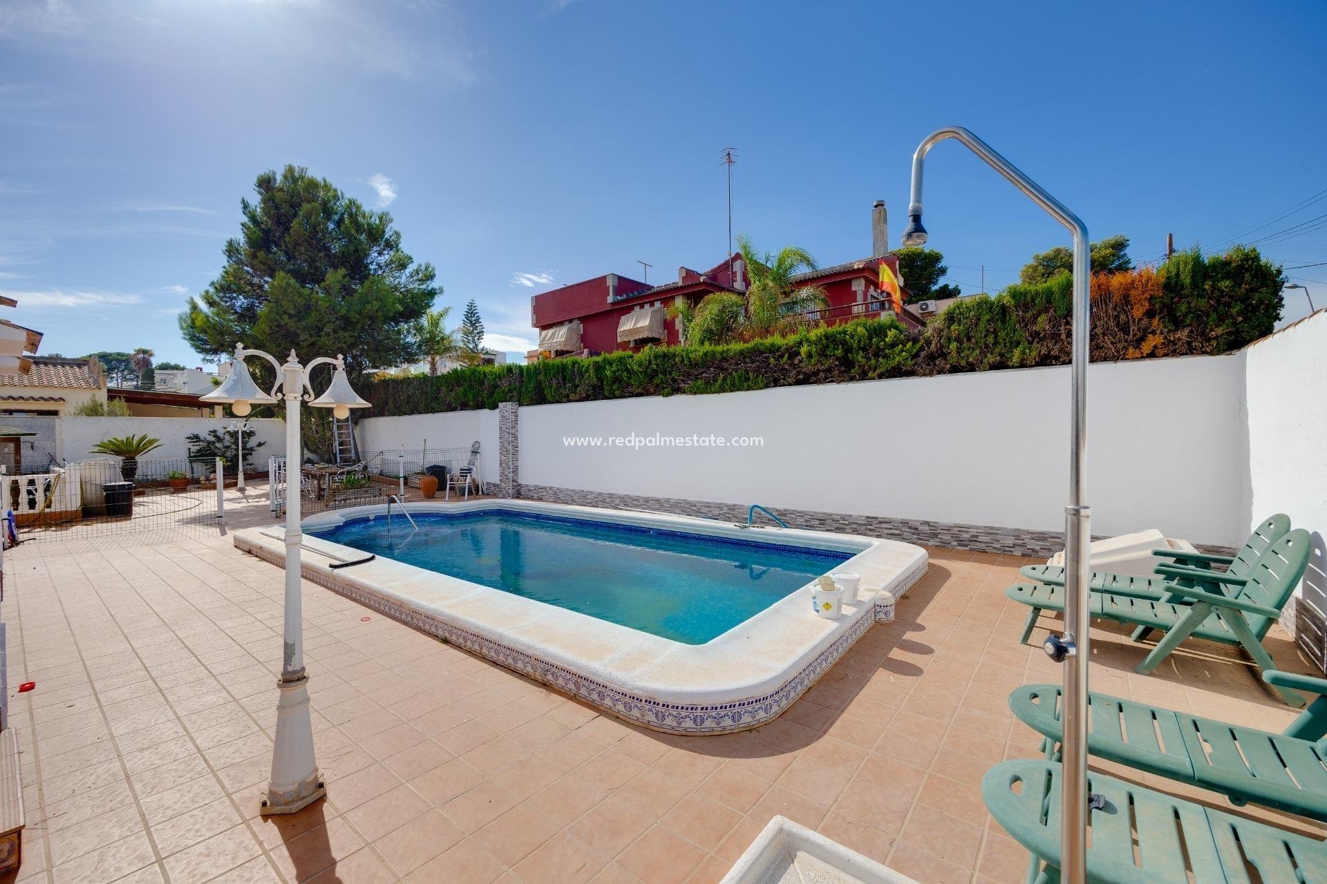 Herverkoop - Villa -
Torrevieja - La Siesta - El Salado - Torreta