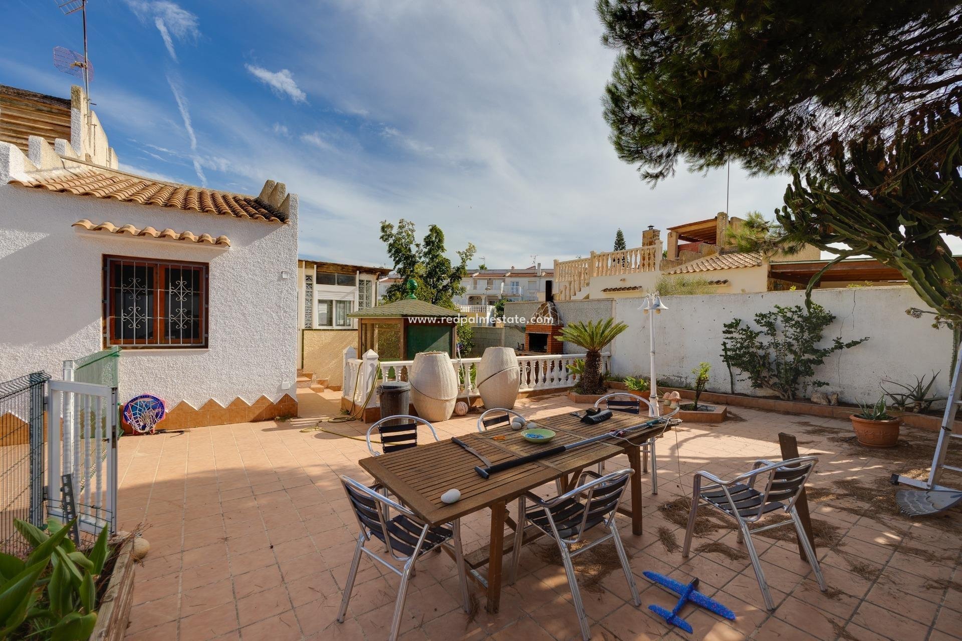 Herverkoop - Villa -
Torrevieja - La Siesta - El Salado - Torreta