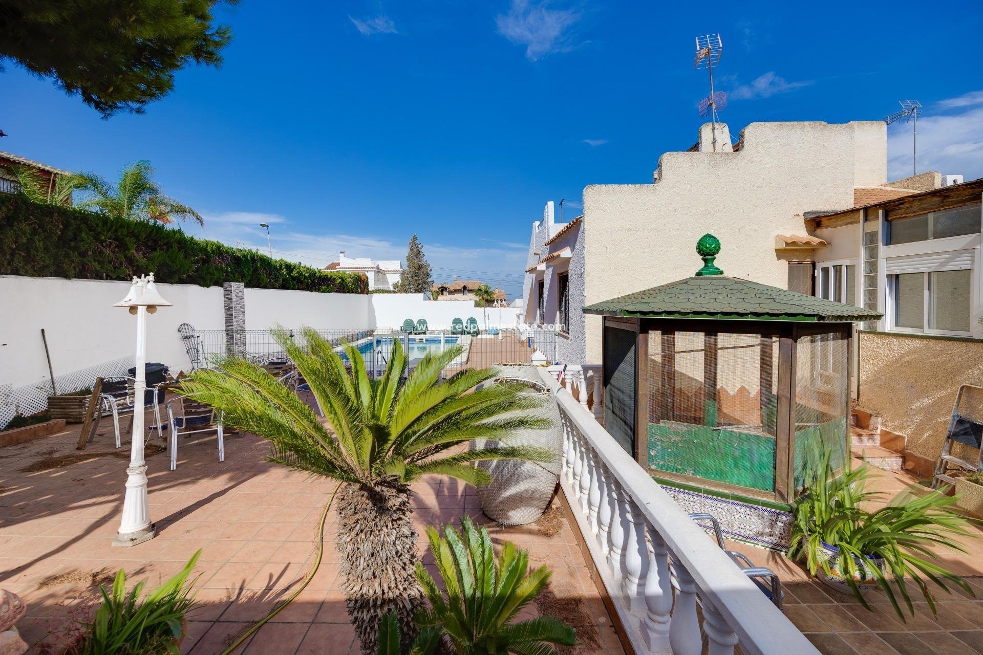 Herverkoop - Villa -
Torrevieja - La Siesta - El Salado - Torreta