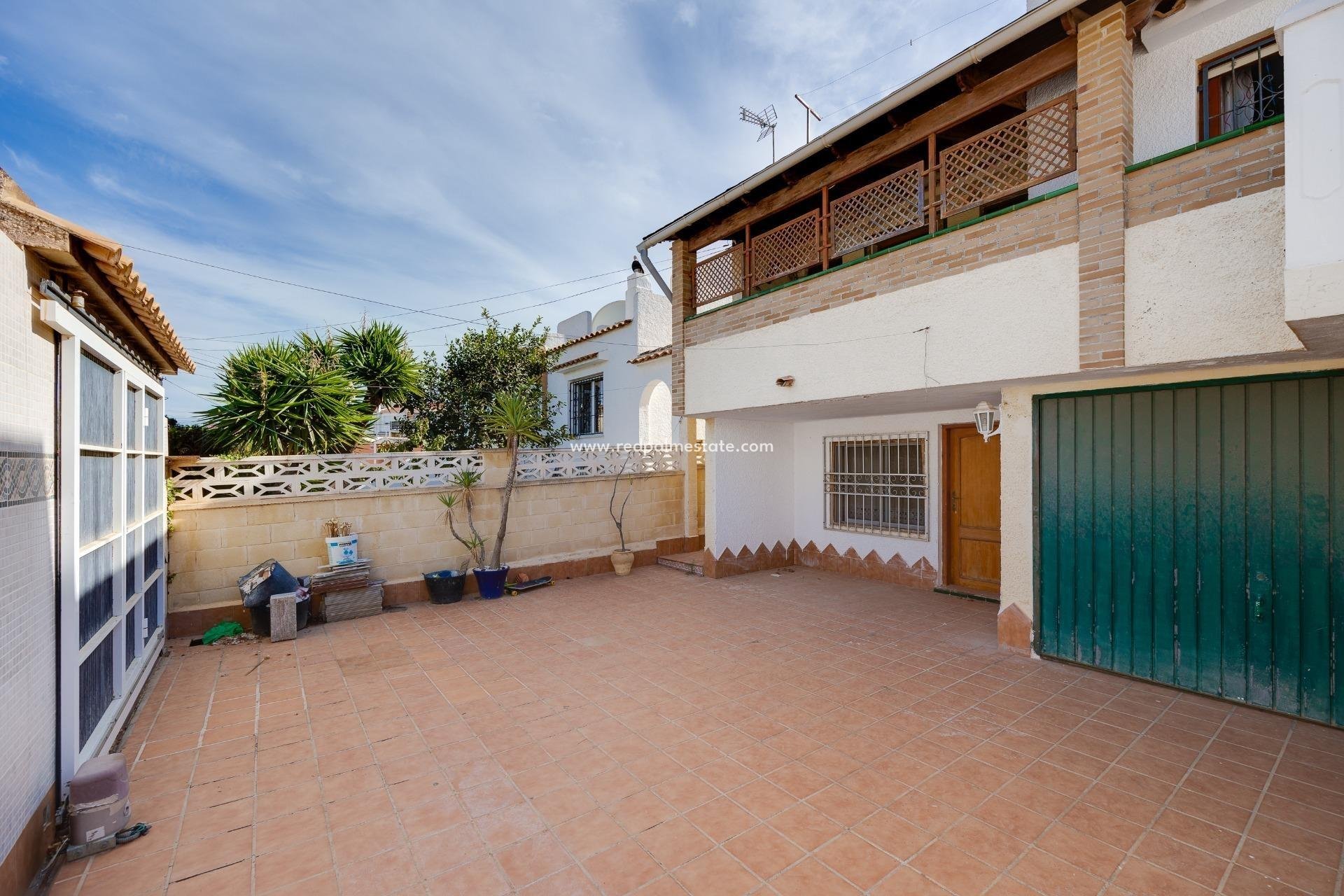 Herverkoop - Villa -
Torrevieja - La Siesta - El Salado - Torreta