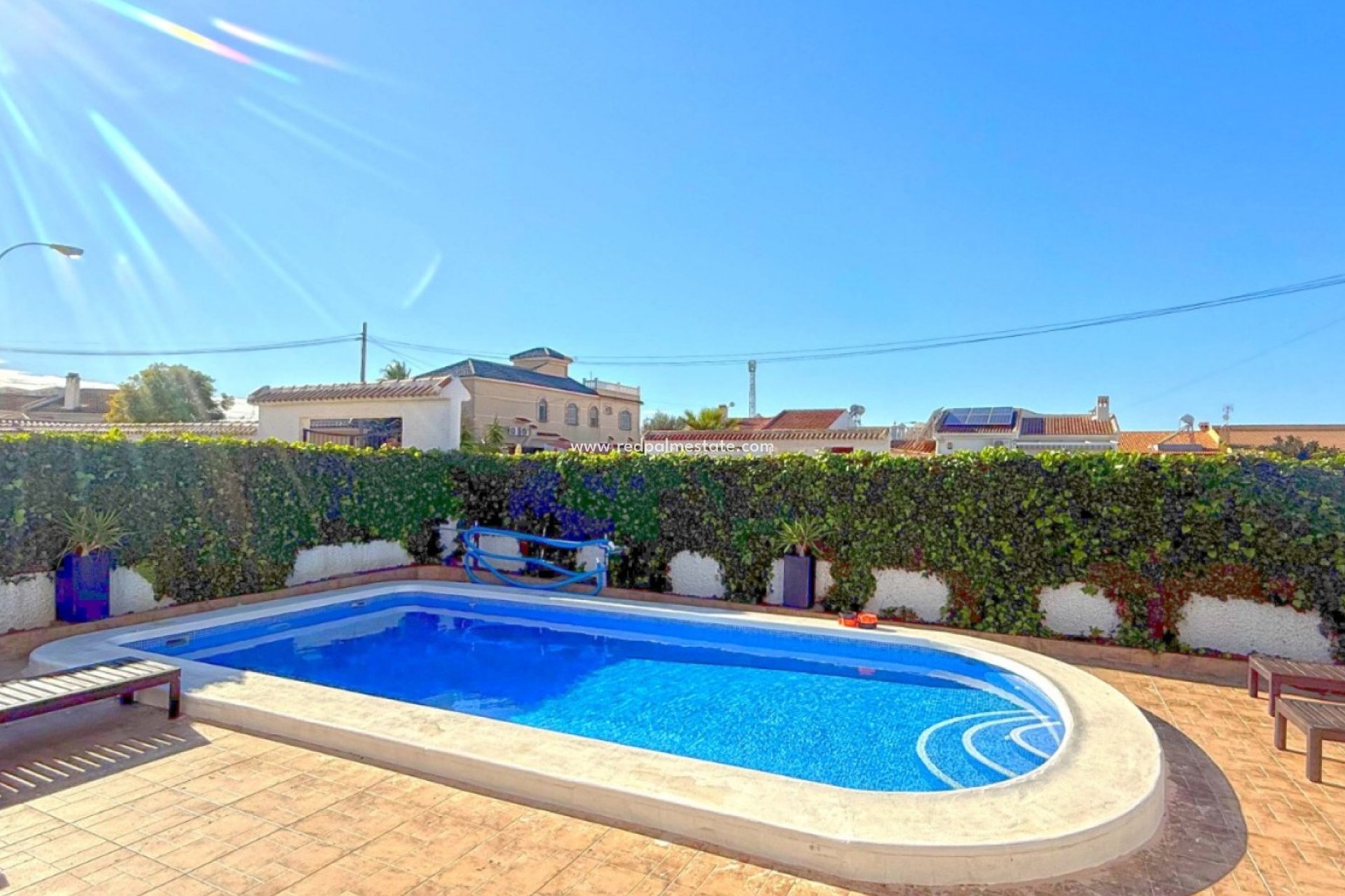 Herverkoop - Villa -
Torrevieja - La Siesta - El Salado -  Torreta