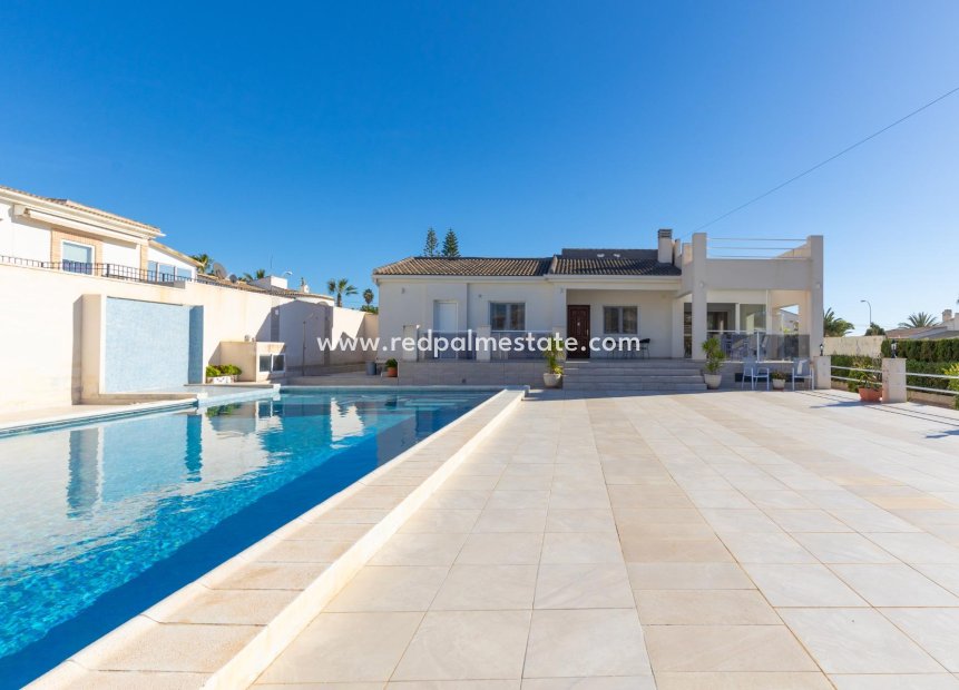 Herverkoop - Villa -
Torrevieja - La Siesta - El Salado -  Torreta