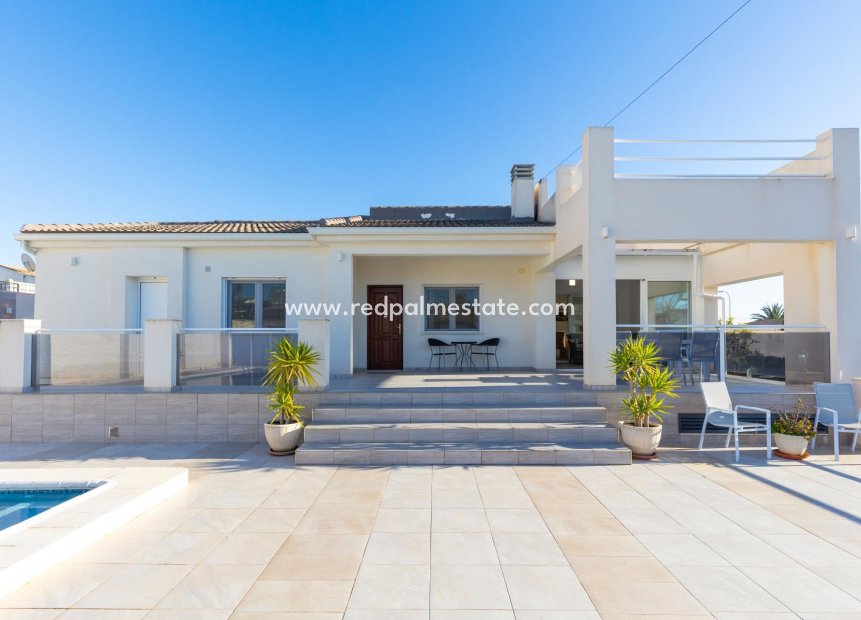 Herverkoop - Villa -
Torrevieja - La Siesta - El Salado -  Torreta