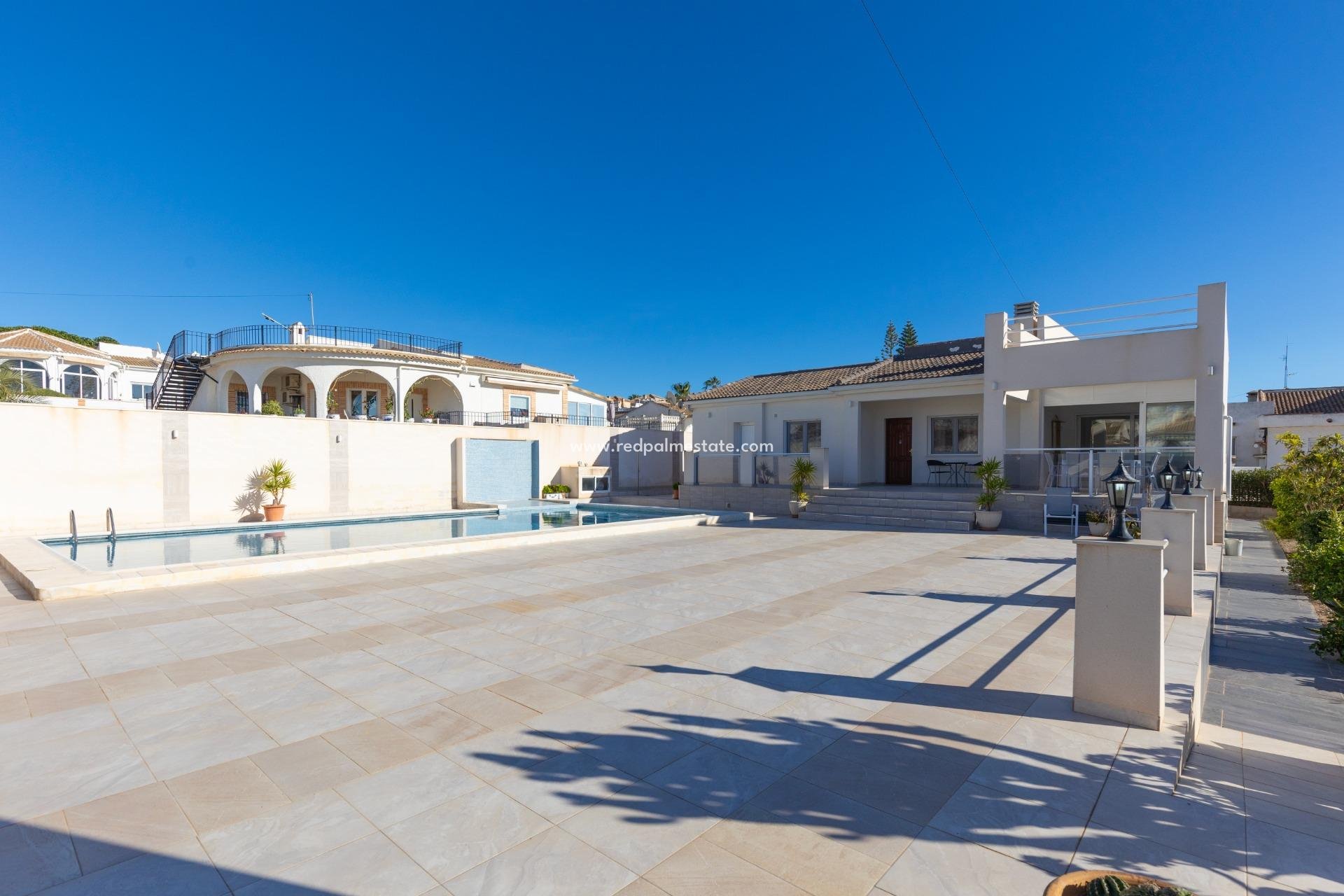 Herverkoop - Villa -
Torrevieja - La Siesta - El Salado -  Torreta