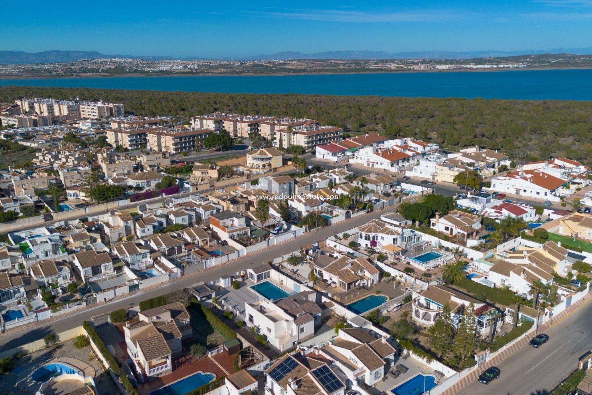 Herverkoop - Villa -
Torrevieja - La Siesta - El Salado -  Torreta