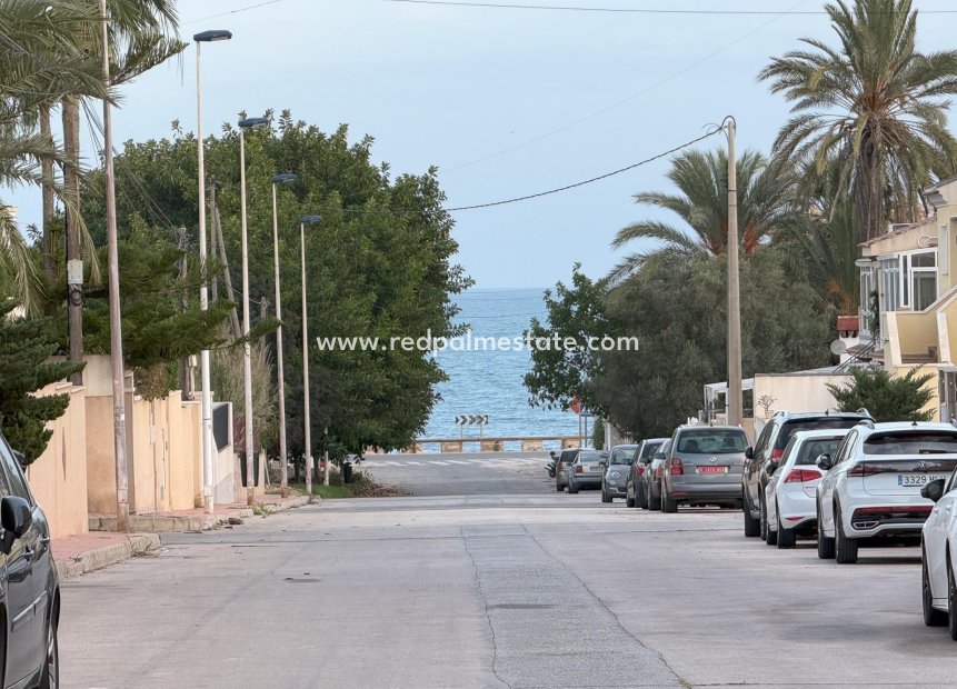 Herverkoop - Villa -
Torrevieja - Las calas