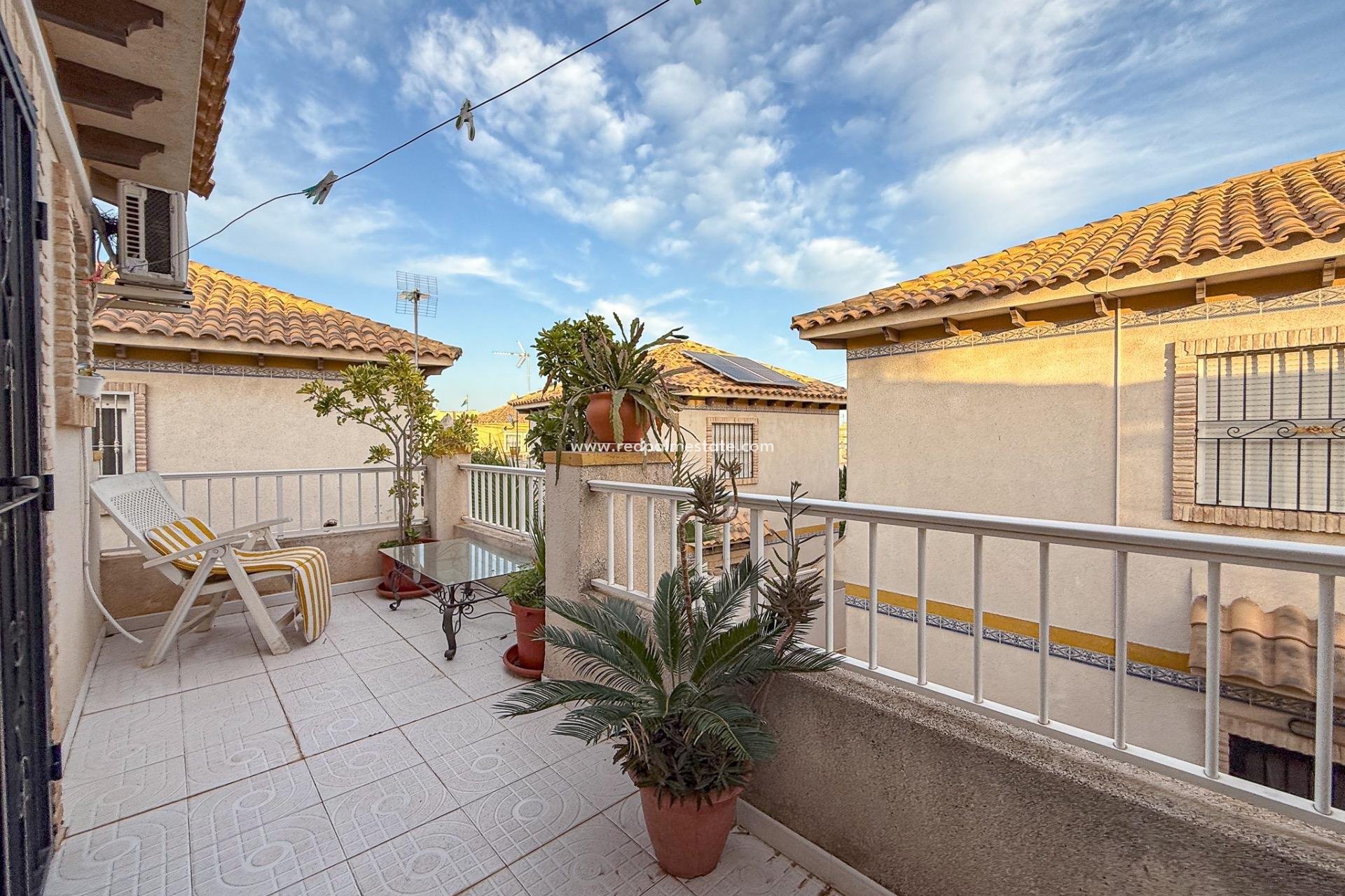 Herverkoop - Villa -
Torrevieja - Las calas