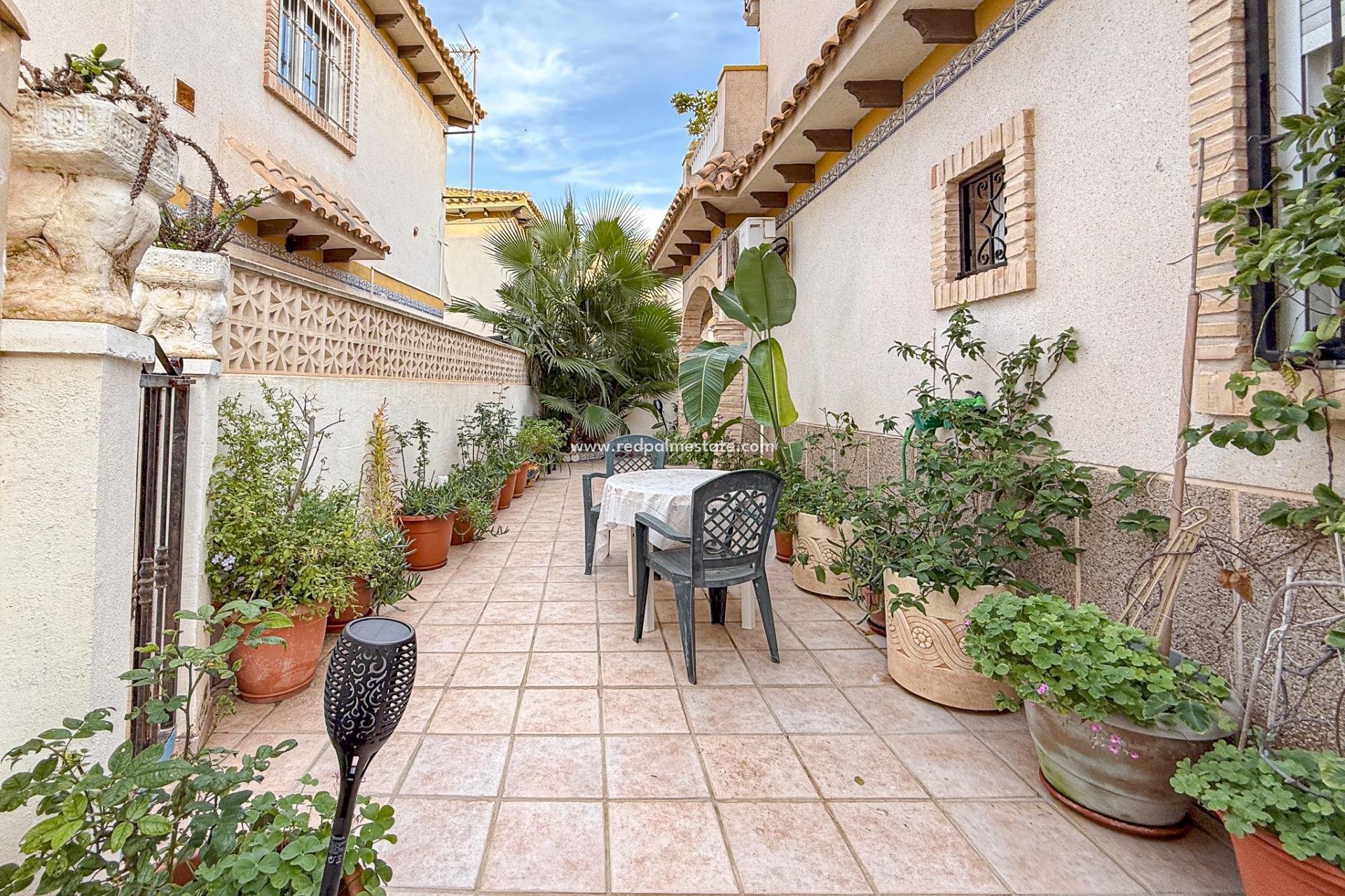 Herverkoop - Villa -
Torrevieja - Las calas