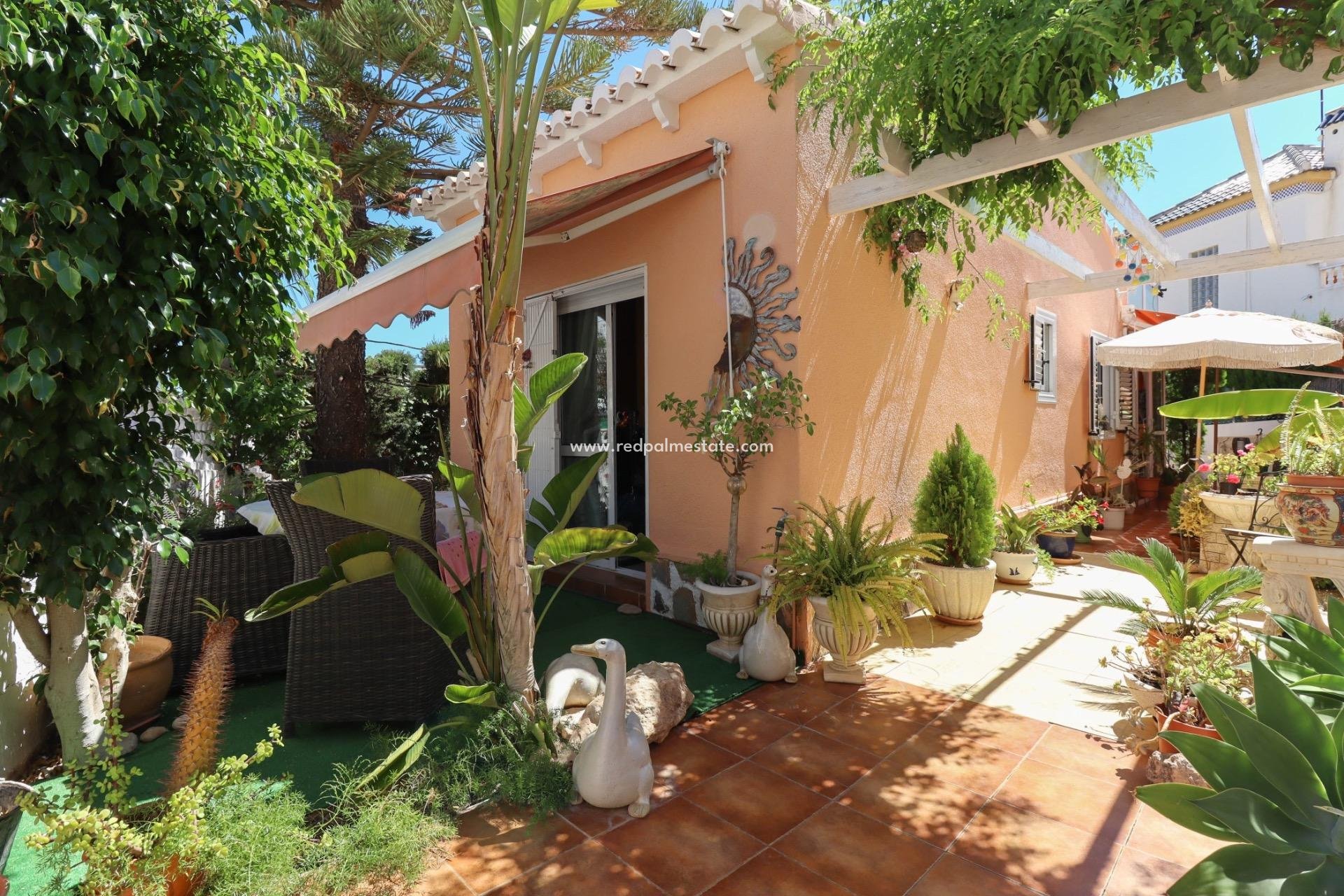 Herverkoop - Villa -
Torrevieja - Los altos