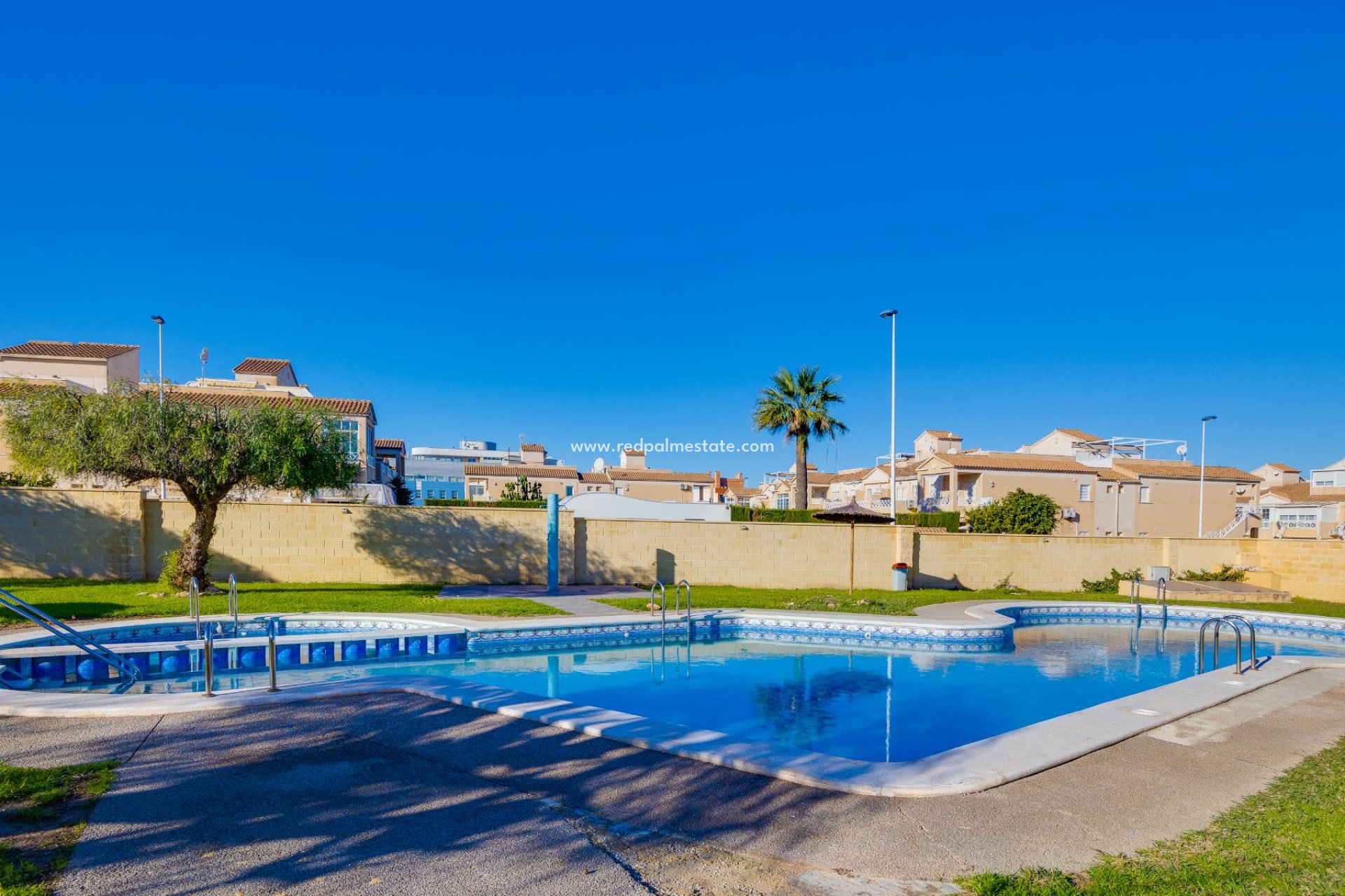 Herverkoop - Villa -
Torrevieja - Pueblo - Centro