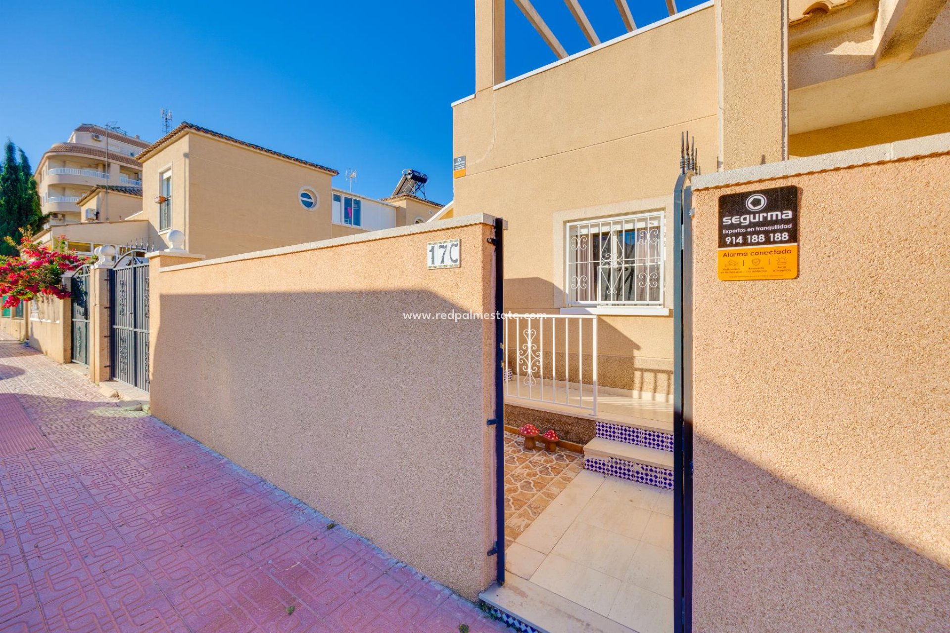 Herverkoop - Villa -
Torrevieja - Pueblo - Centro