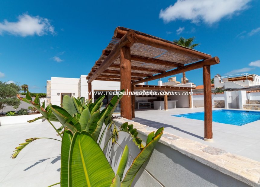 Herverkoop - Villa -
Torrevieja - Torreta Florida