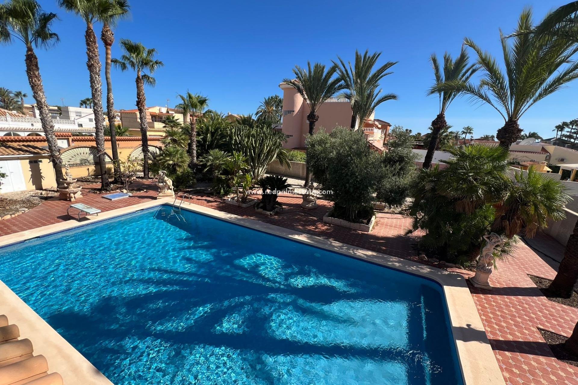 Herverkoop - Villa -
Torrevieja - Torreta