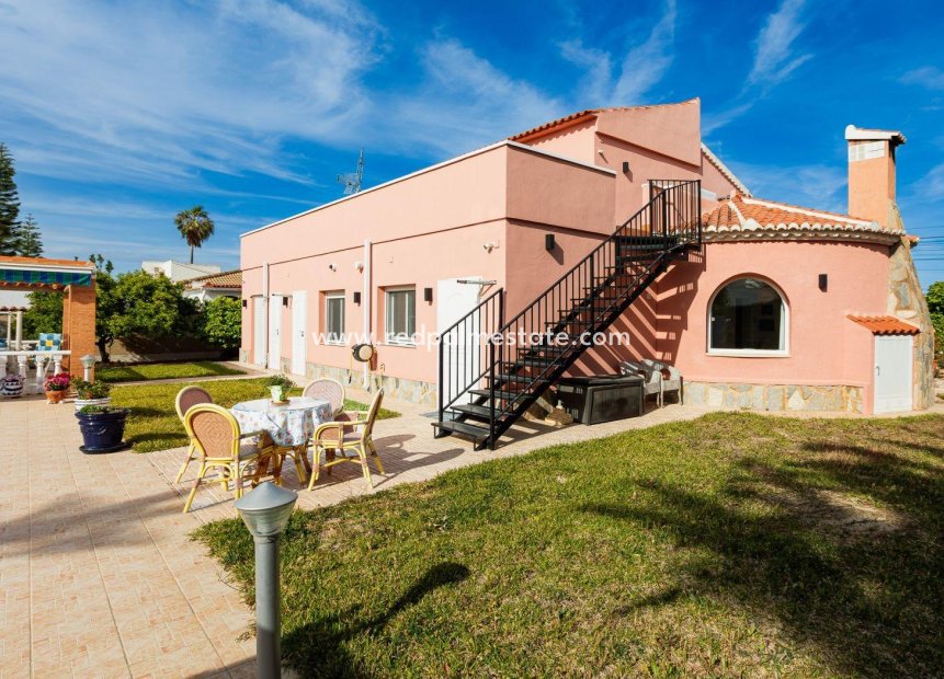 Herverkoop - Villa -
Torrevieja - Torreta