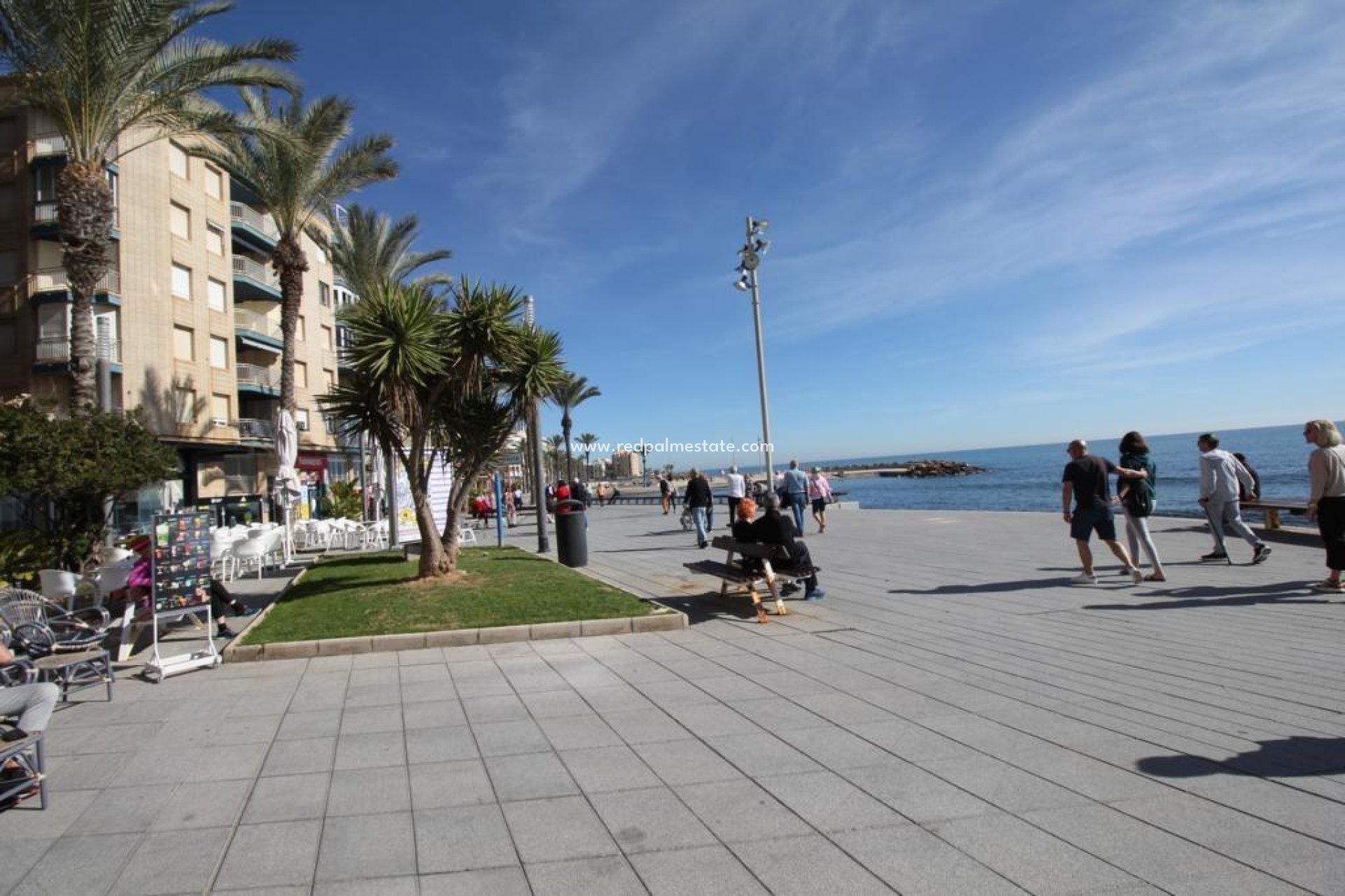 Herverkoop - Vlak -
Torrevieja - Paseo maritimo