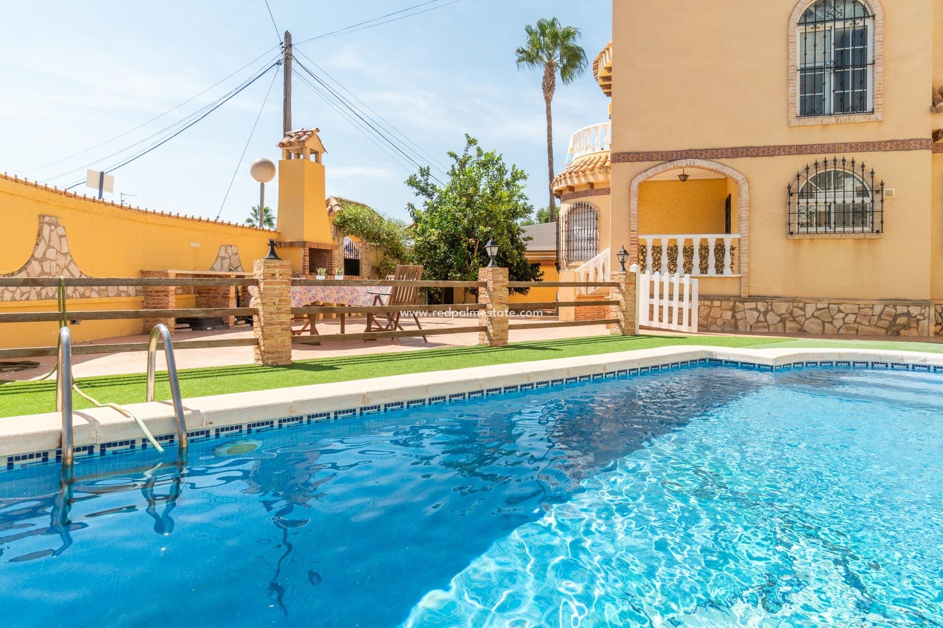 Herverkoop - Vrijstaande villa -
Orihuela Costa - La Florida