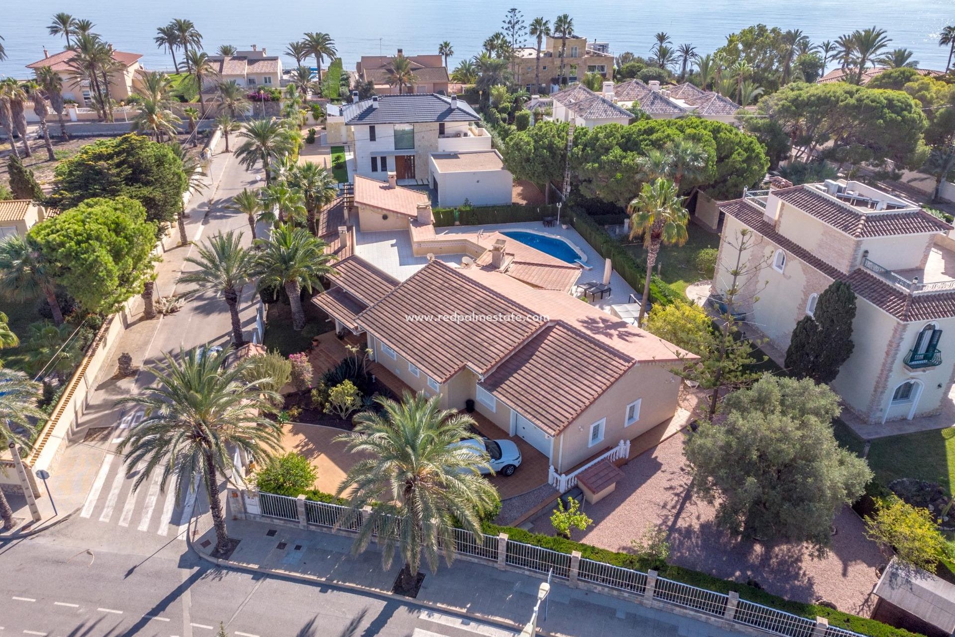 Herverkoop - Vrijstaande villa -
Orihuela Costa - MUY CERCA DE LA PLAYA