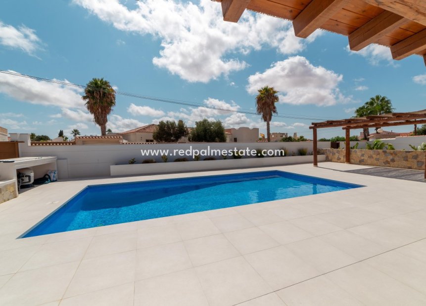 Herverkoop - Vrijstaande villa -
Torrevieja - Torreta Florida