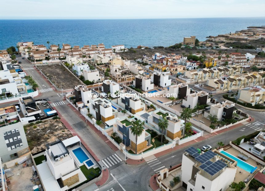 Herverkoop - Vrijstaande villa -
Torrevieja